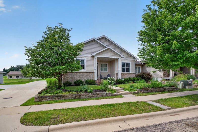 1948 Hadley Creek Dr NE, Rochester, MN 55906