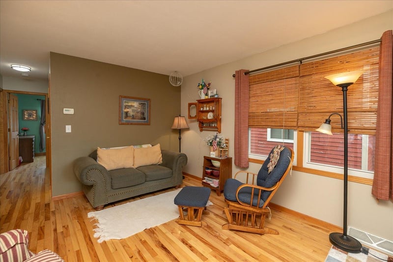 217 1st St NE, Hayfield, MN 55940