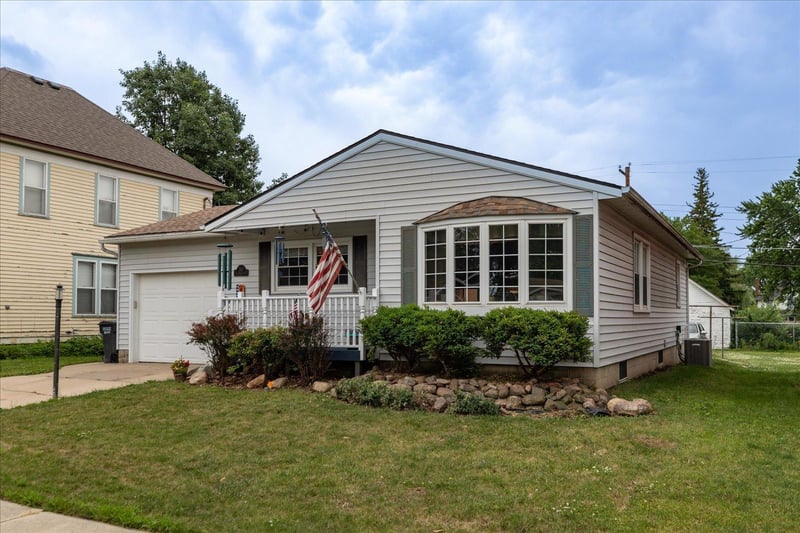217 1st St NE, Hayfield, MN 55940