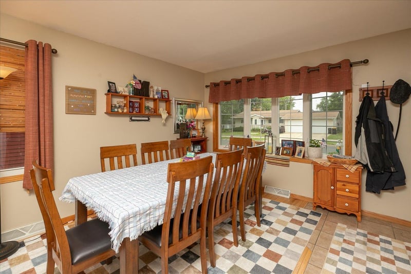 217 1st St NE, Hayfield, MN 55940