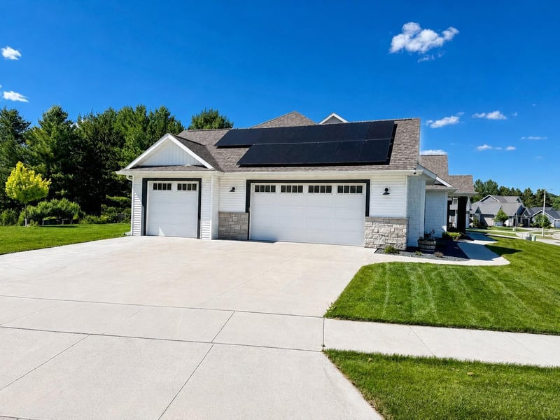 2009 Oscar Dr NE, Rochester, MN 55906