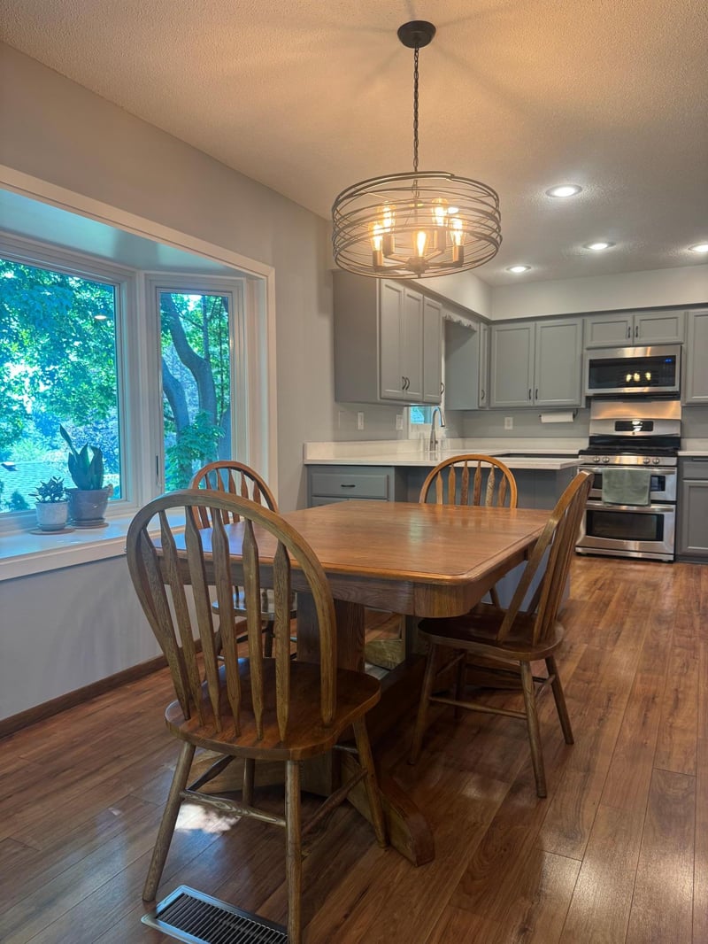 404 Highland Dr, Chanhassen, MN 55317