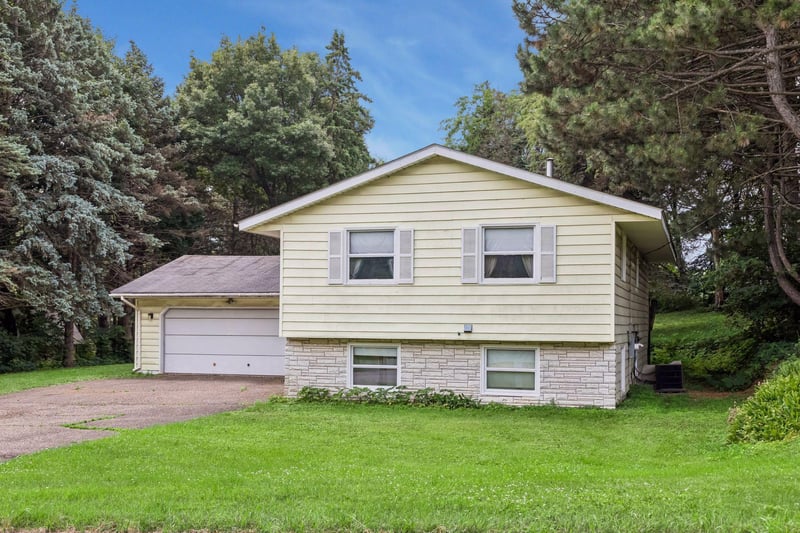 2390 50th St E, Inver Grove Heights, MN 55076