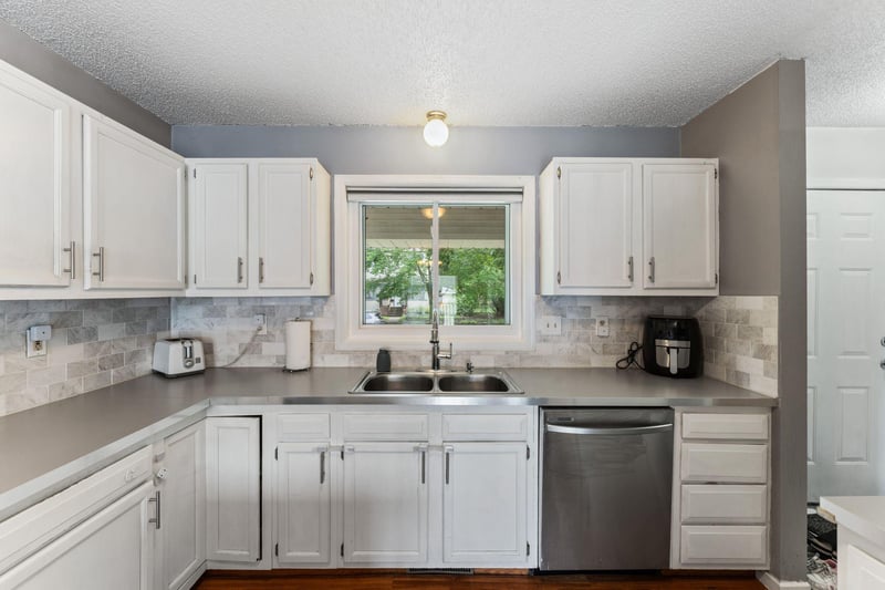 3415 Grimes Ave N, Robbinsdale, MN 55422