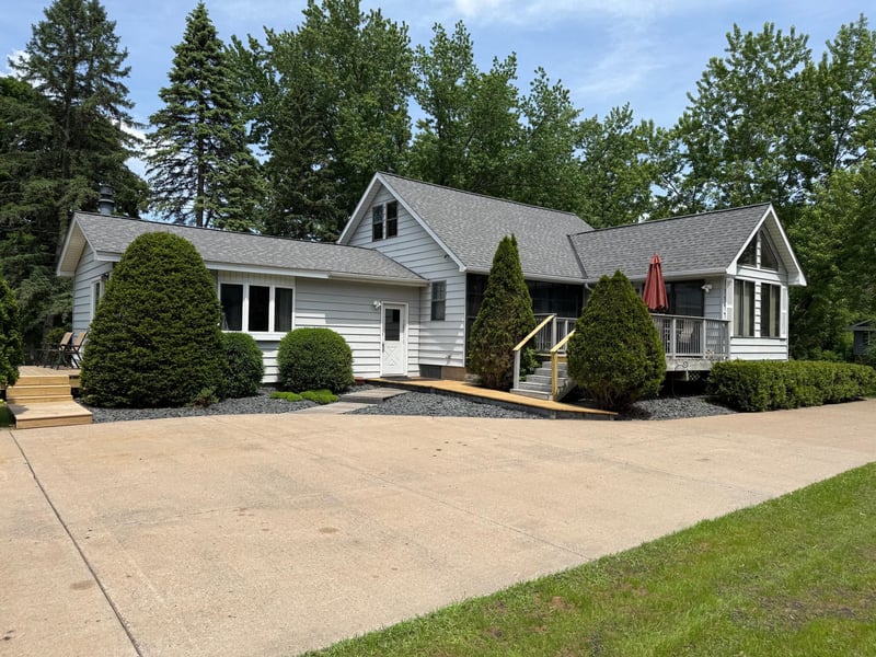 8428 Eastwood Rd, Mounds View, MN 55112