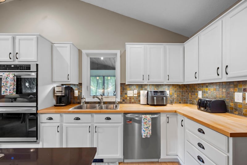 3067 Alexander Ln, Mound, MN 55364