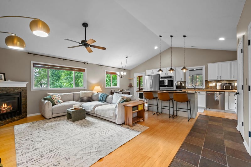 3067 Alexander Ln, Mound, MN 55364