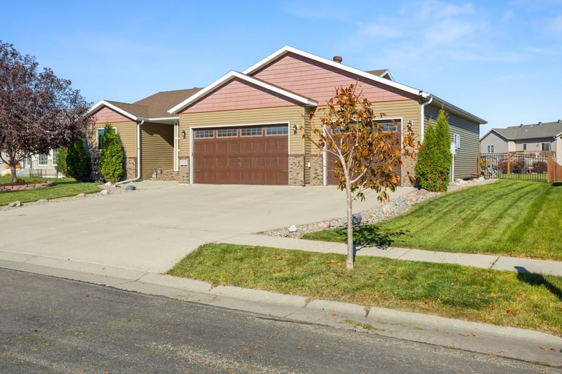 3712 11th Ave S, Moorhead, MN 56560