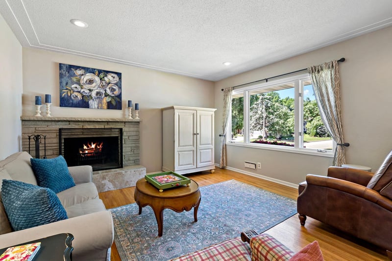 6017 Birchcrest Dr, Edina, MN 55436