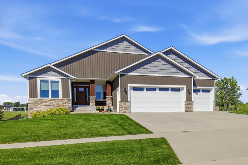 515 21st Pl NE, Kasson, MN 55944