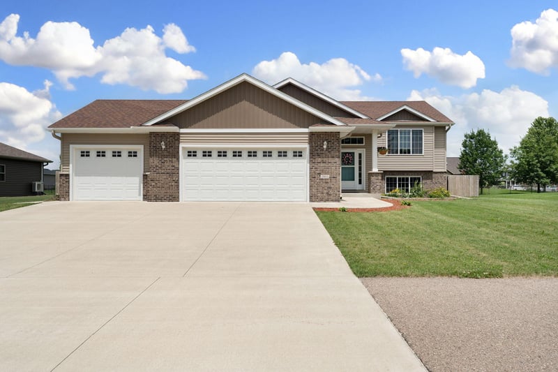 2011 12th Ave NE, Austin, MN 55912