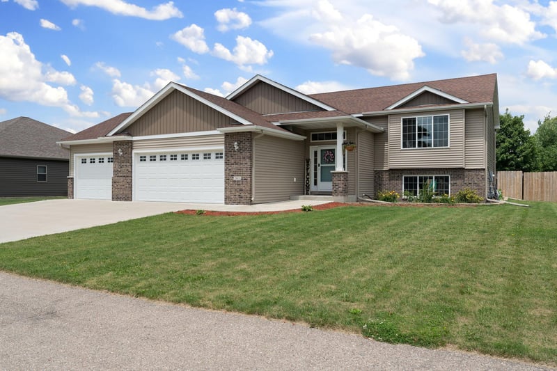 2011 12th Ave NE, Austin, MN 55912