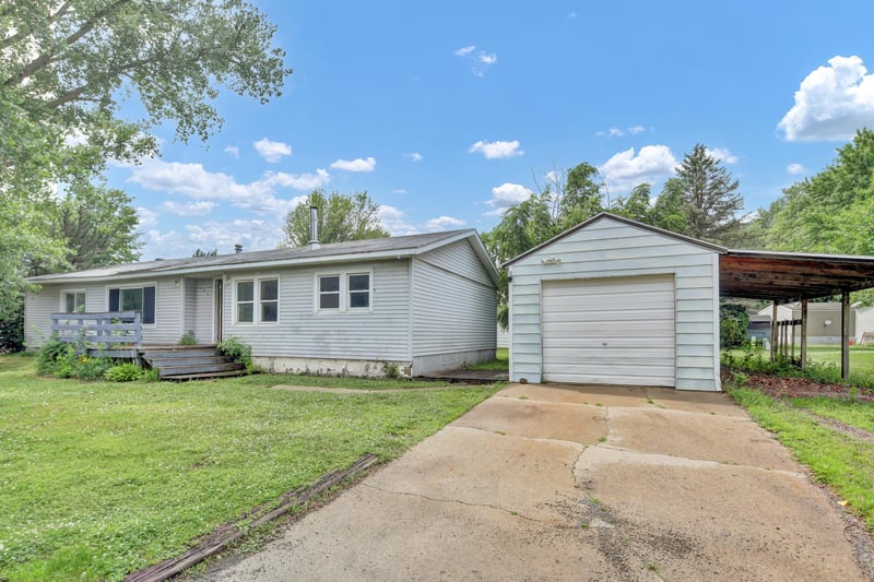 900 Louise Ln, Lake City, MN 55041
