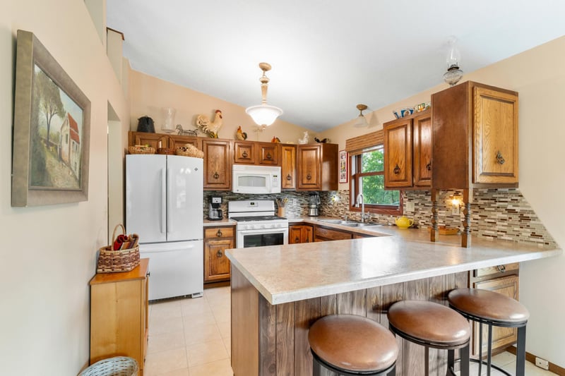 2517 Woodland Dr, Faribault, MN 55021