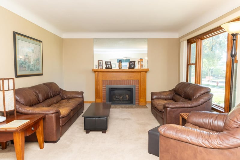 805 Cottage Ave W, Saint Paul, MN 55117