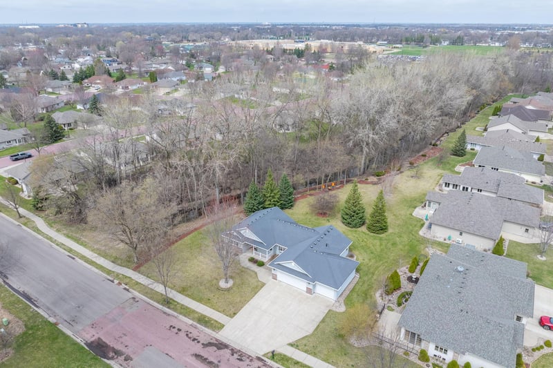 100 Crystal Ln, Mankato, MN 56001