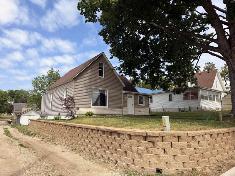 309 Pleasant St NE, Preston, MN 55965