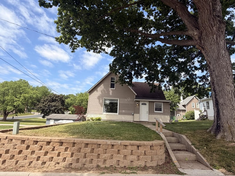 309 Pleasant St NE, Preston, MN 55965