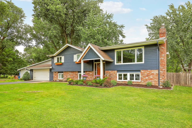 193 Ridgeview Dr, Wayzata, MN 55391