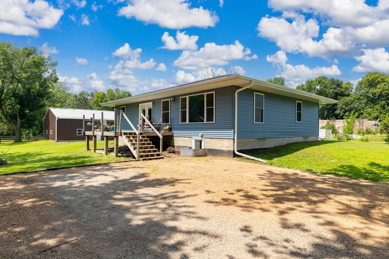 38110 190th St, Green Isle, MN 55338