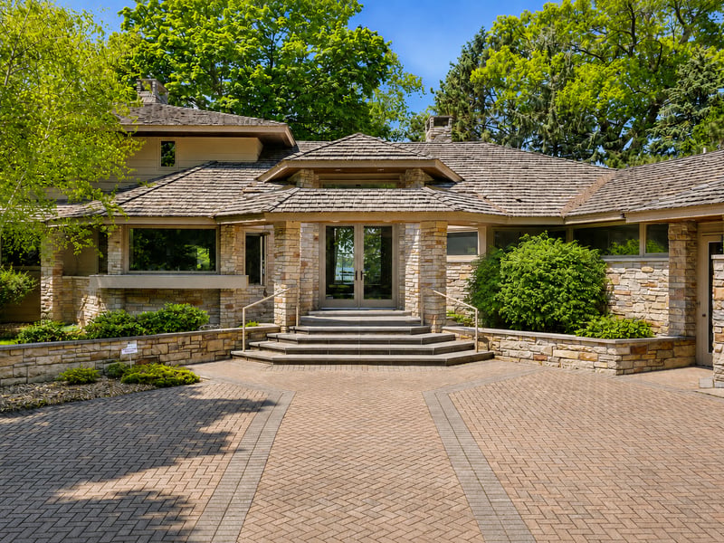 28235 Boulder Cir, Excelsior, MN 55331