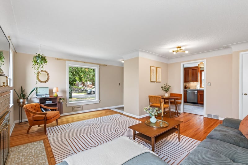 6116 Queen Ave S, Minneapolis, MN 55410