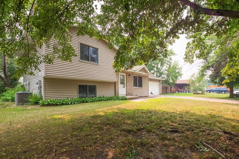 821 Birch St SW, Isanti, MN 55040