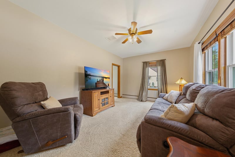 260 N Cordova Ave, Le Center, MN 56057