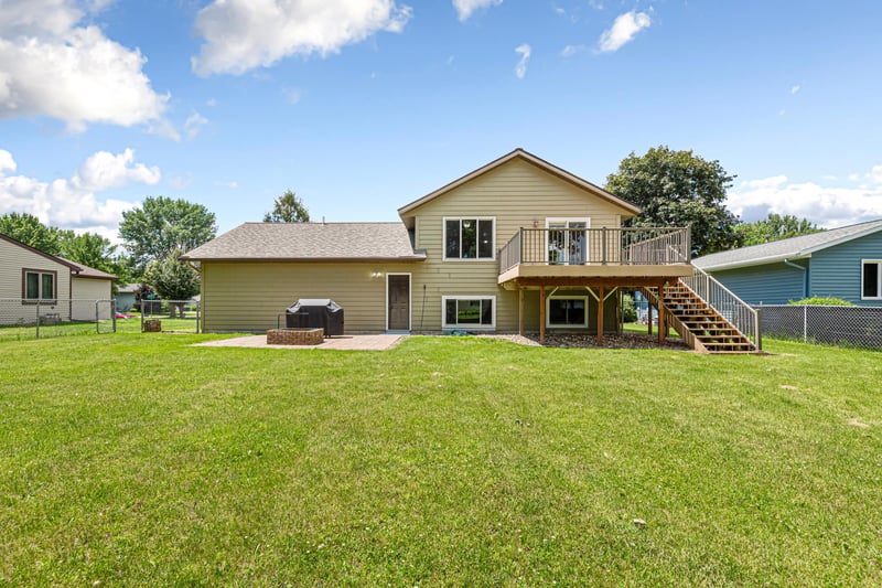 105 Martin Cir, Mankato, MN 56001