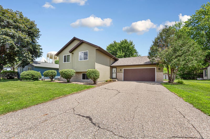 105 Martin Cir, Mankato, MN 56001