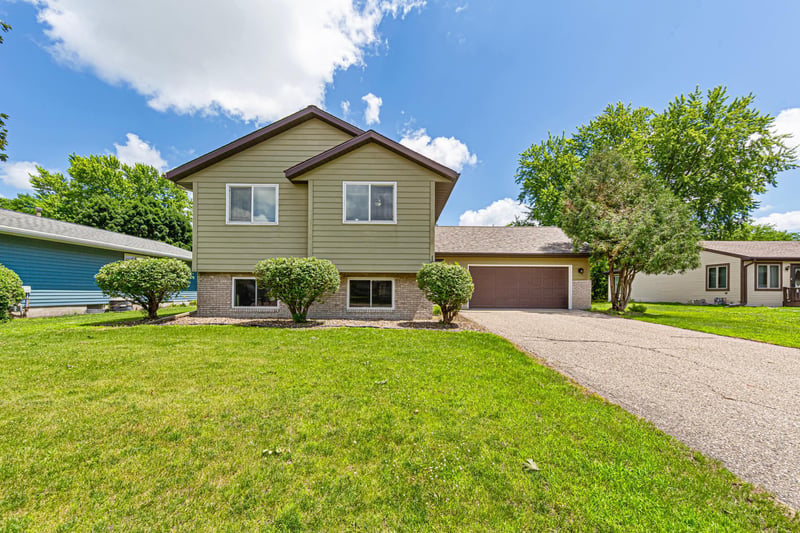 105 Martin Cir, Mankato, MN 56001