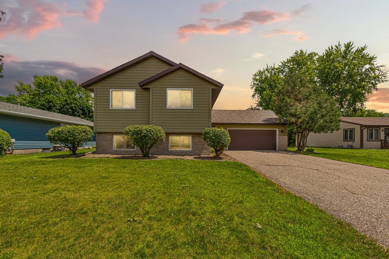 105 Martin Cir, Mankato, MN 56001