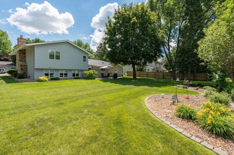 1028 Shady Oak Dr, Mankato, MN 56003