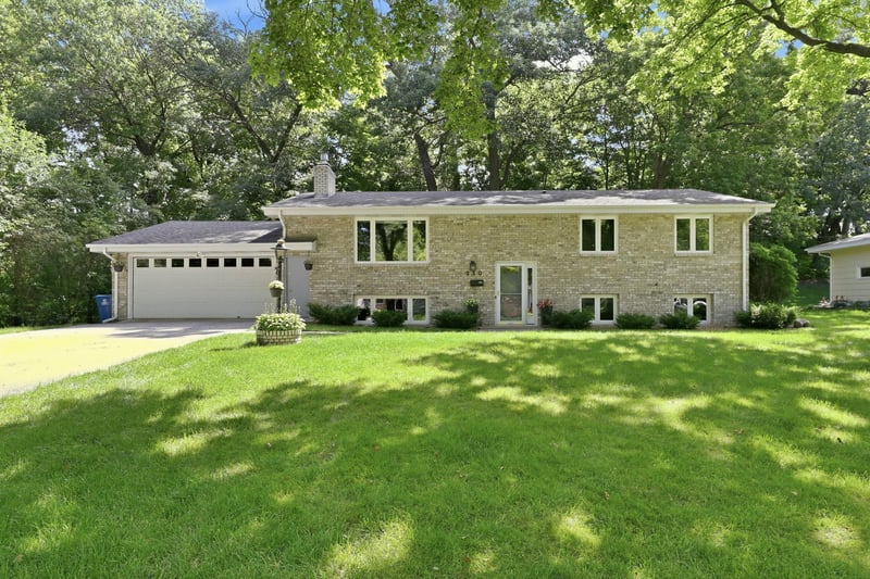250 Glenbrook Rd N, Wayzata, MN 55391