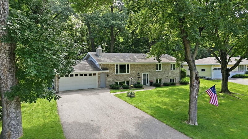 250 Glenbrook Rd N, Wayzata, MN 55391