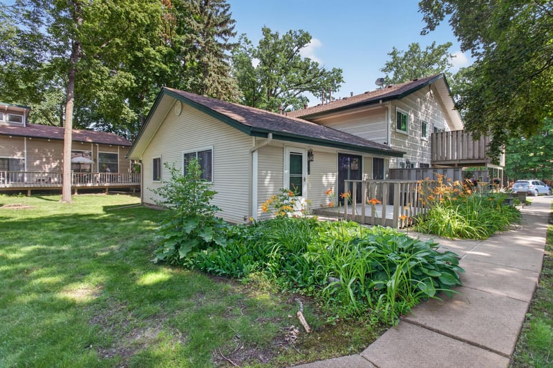 2755 Upland Ln N, Plymouth, MN 55447