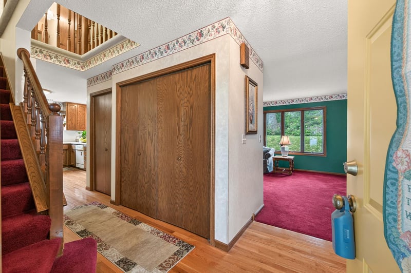 2697 Jessica Ct, Little Canada, MN 55117
