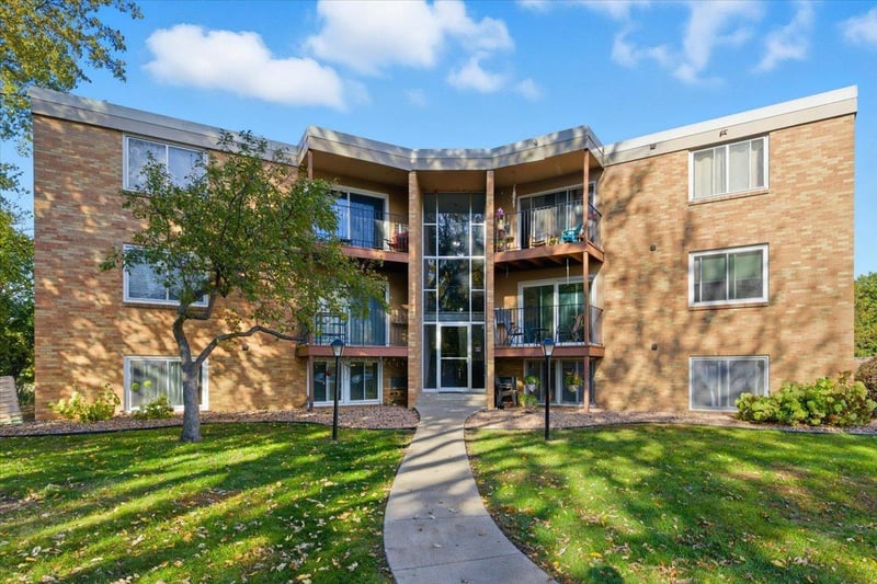 9147 Highway 55 #102, Golden Valley, MN 55427