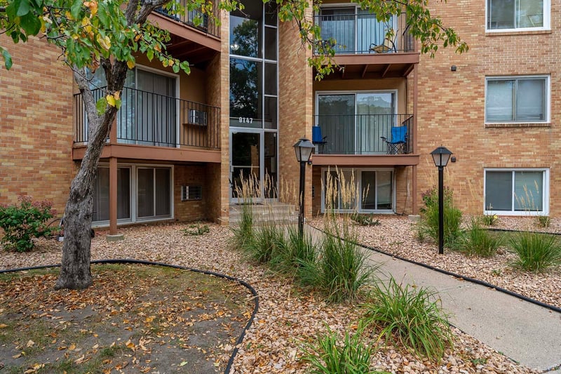 9147 Highway 55 #102, Golden Valley, MN 55427