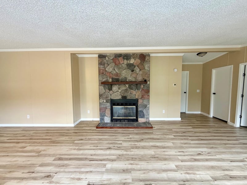 13C Hickory Ln, Winona, MN 55987