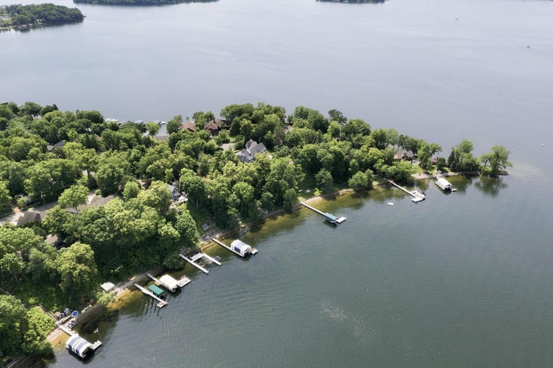 3435 Warner Ln, Mound, MN 55364