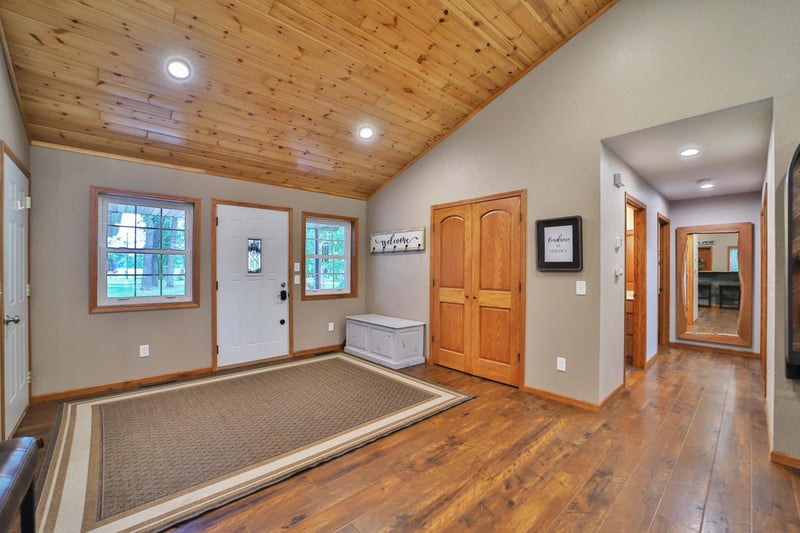 2311 E River Rd, Motley, MN 56466