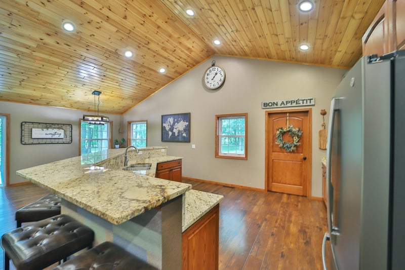 2311 E River Rd, Motley, MN 56466