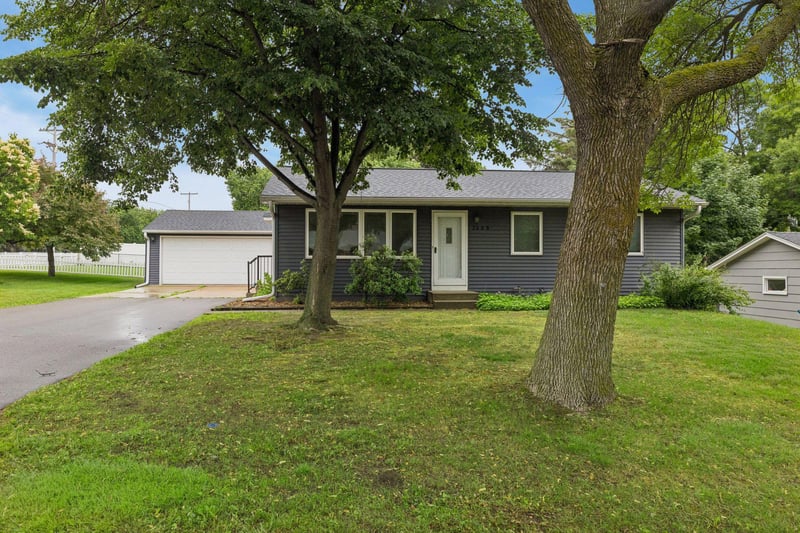 3609 Rolling View Dr, White Bear Lake, MN 55110
