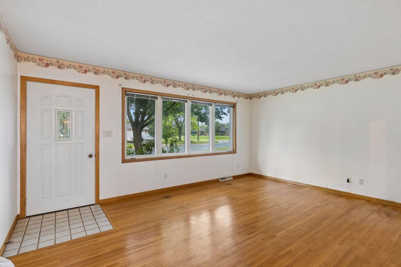 3609 Rolling View Dr, White Bear Lake, MN 55110
