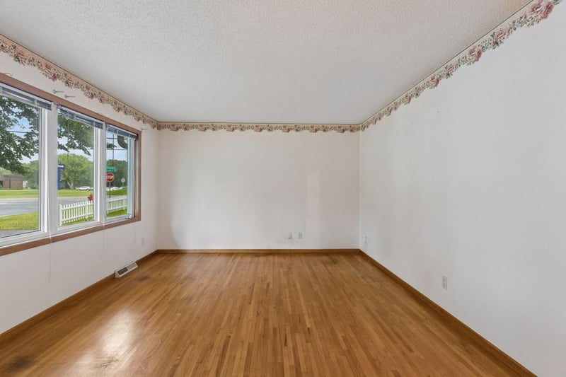 3609 Rolling View Dr, White Bear Lake, MN 55110