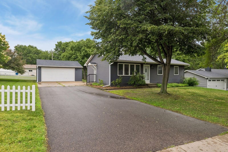 3609 Rolling View Dr, White Bear Lake, MN 55110