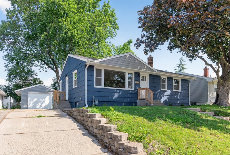 2075 Hawthorne Ave E, Saint Paul, MN 55119