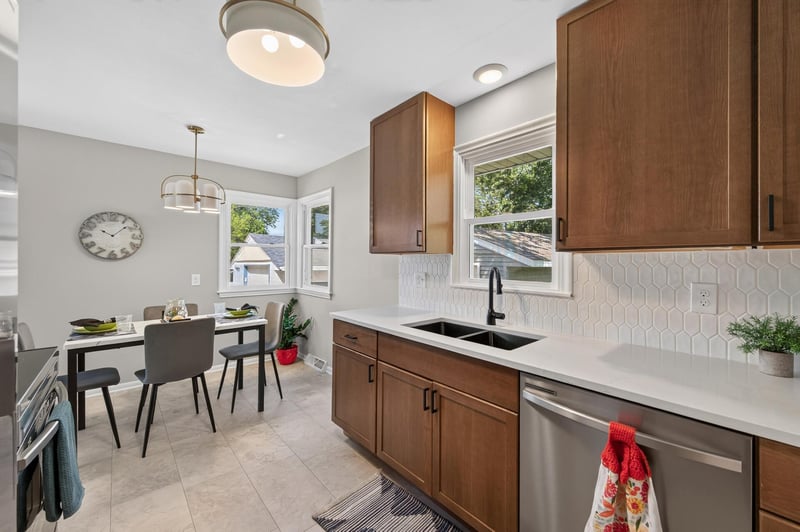 2075 Hawthorne Ave E, Saint Paul, MN 55119