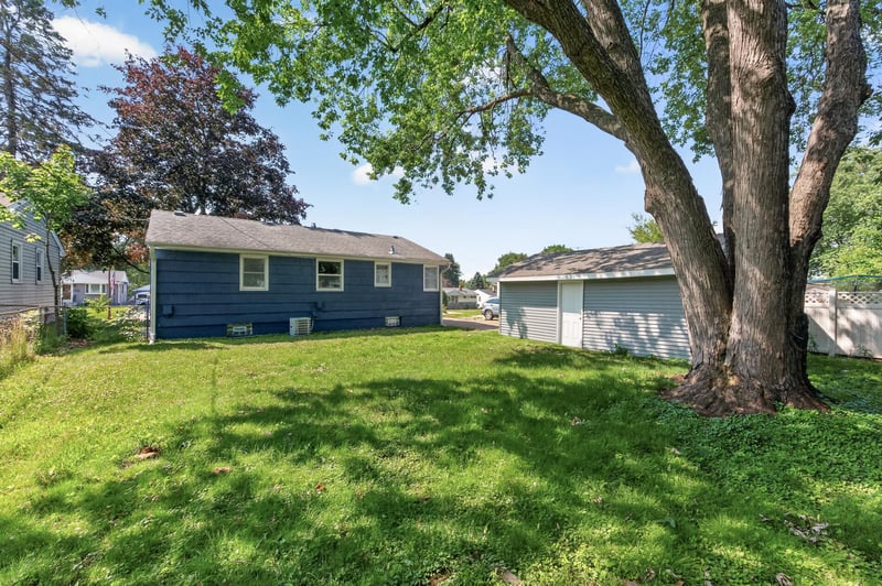 2075 Hawthorne Ave E, Saint Paul, MN 55119